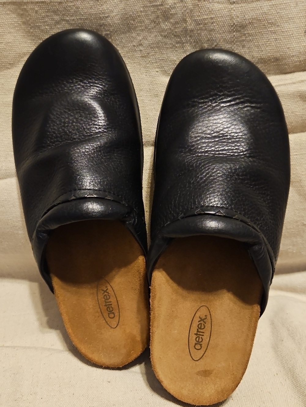 Aetrex Women's Black Leather Clogs